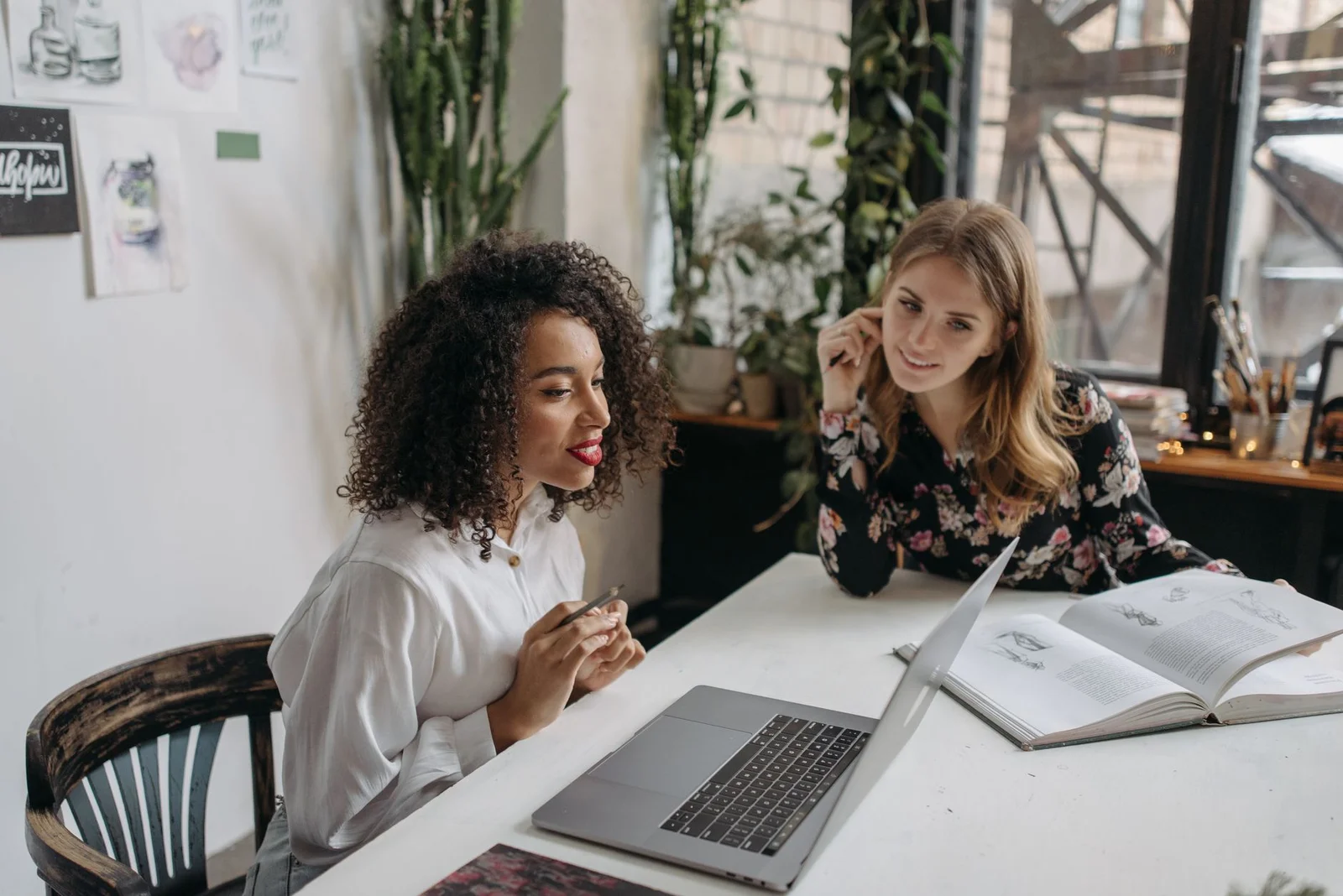 Webentwickler oder Webdesigner: Wen ein kleiner Betrieb wirklich braucht